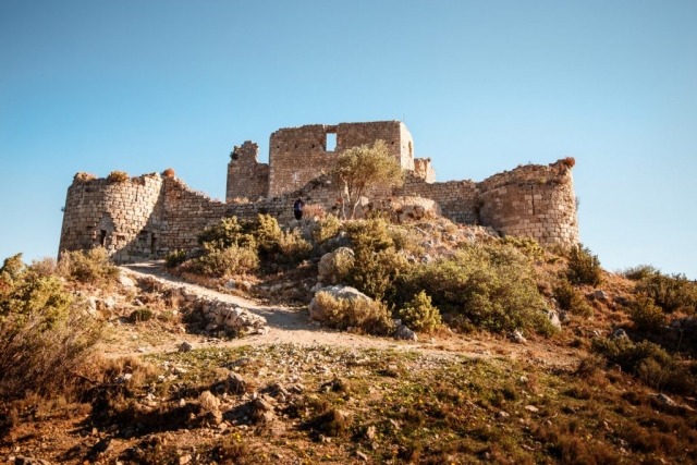 Vue du château d'Aguilar à proximité de l'enceinte