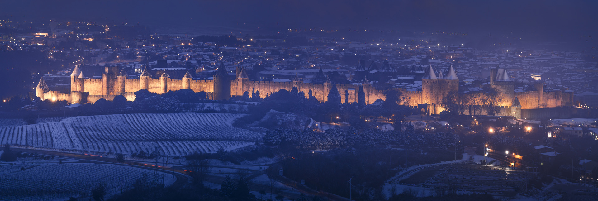Vue de la cité médiévale de Carcassonne enneigée
