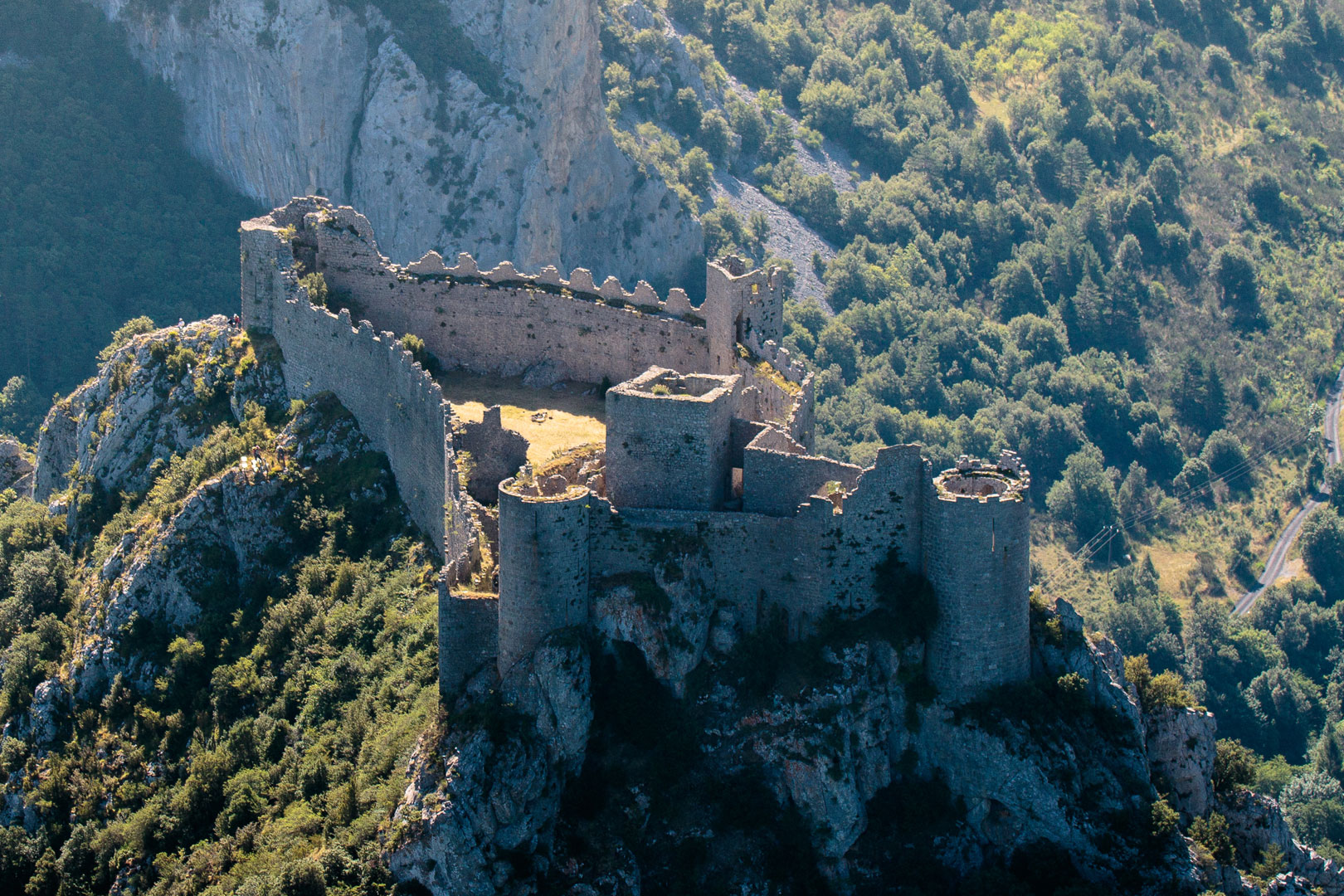 Vue aérienne du château de Puilaurens