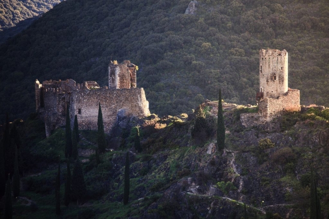 les châteaux de Lastours se situent dans un environnement naturel préservé